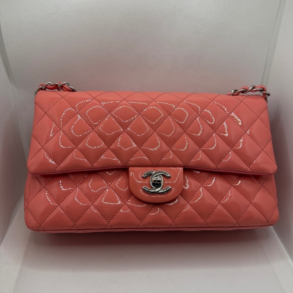 Almost brand new Chanel purse